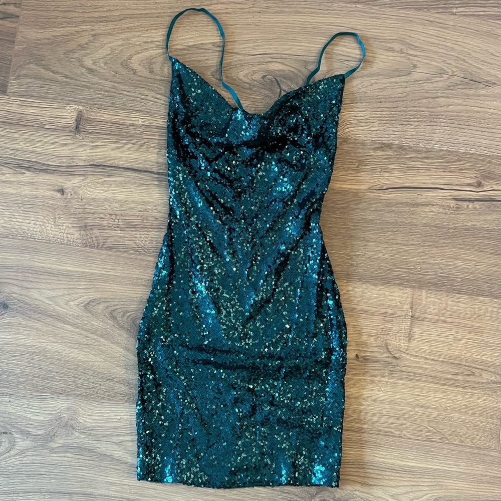 Coke neck sequin dress